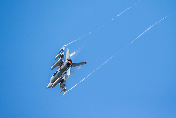 F-16