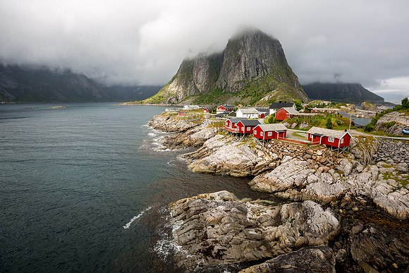 Eliassen Rorbuer, Hamnøy