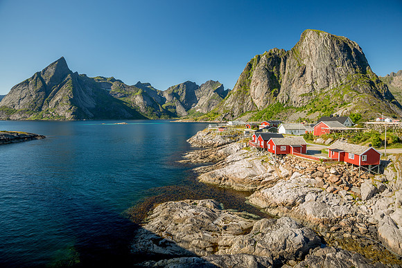 Eliassen Rorbuer, Hamnøy