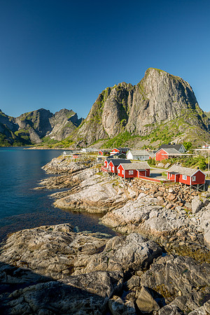 Eliassen Rorbuer, Hamnøy