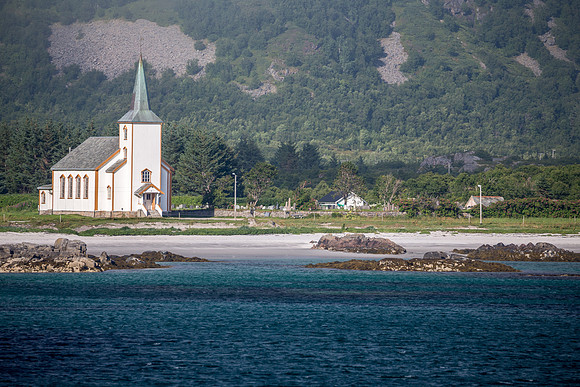 Valberg Church, Vestvågøy