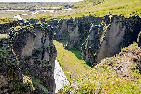 Fjaðrárgljúfur Canyon