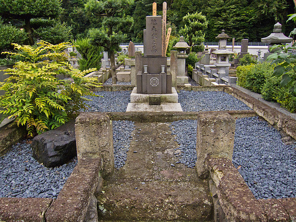 Yanaka Cemetery
