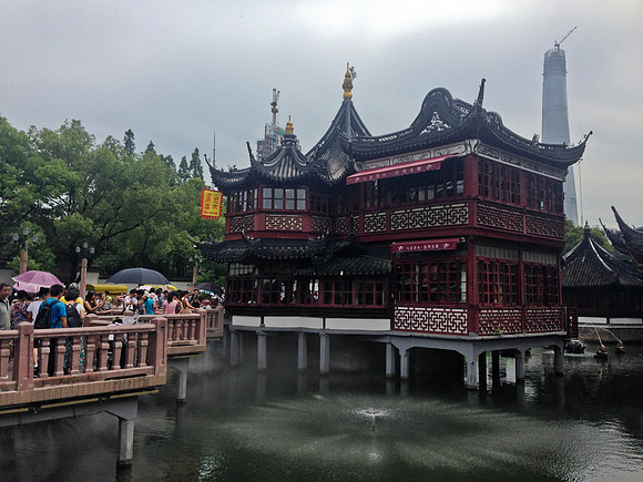 Zigzag Bridge of the Yuyuan Garden